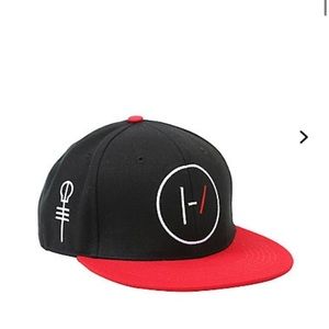 HOT TOPIC Twenty One Pilots Snap Back Hat